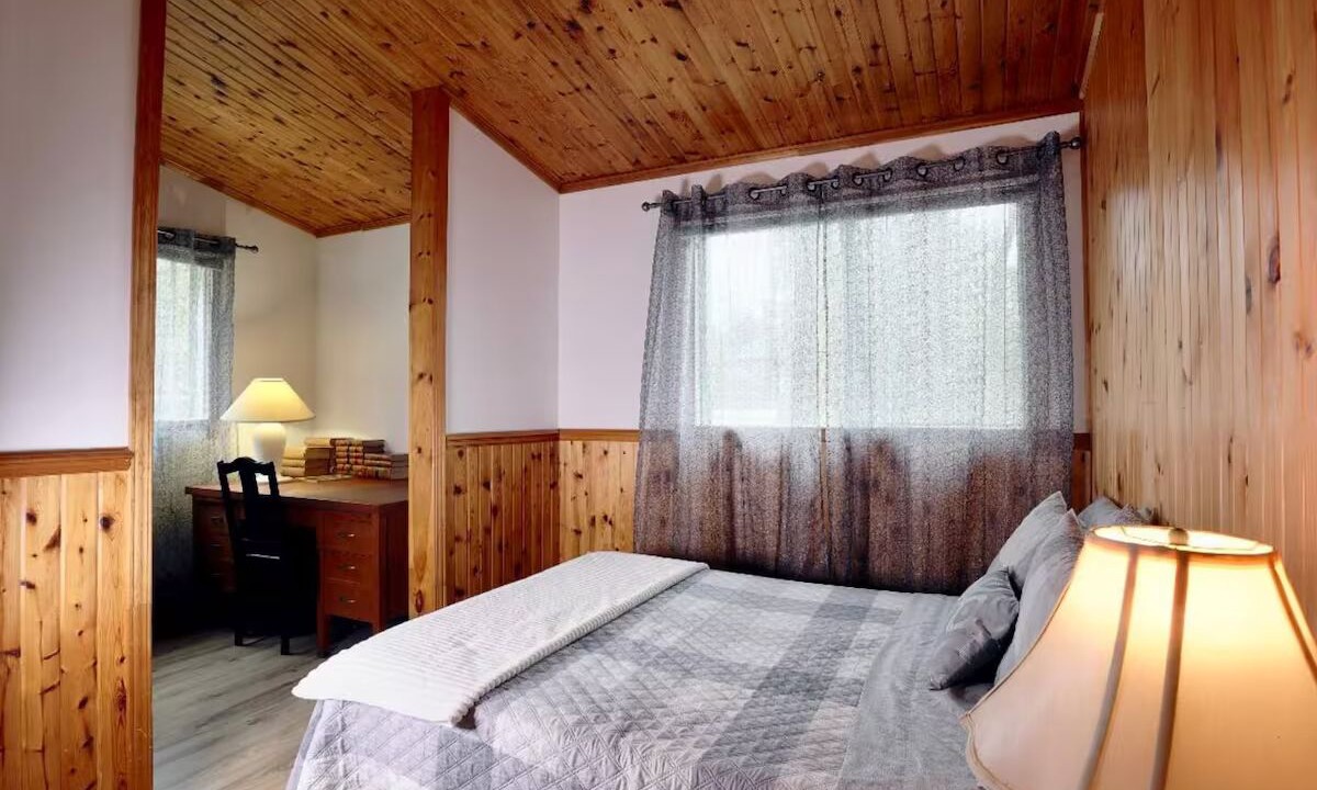 Photo of Bedroom in St-Adolphe-d'Howard