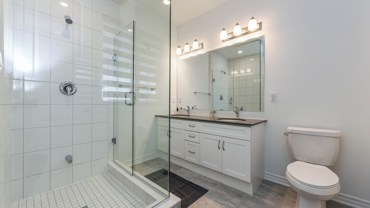 Photo of Bathroom in Halton Regional Municipality