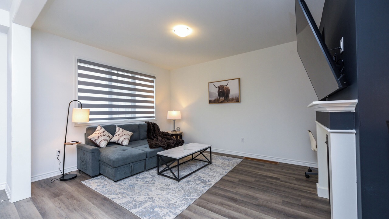 Photo of Livingroom in Halton Regional Municipality