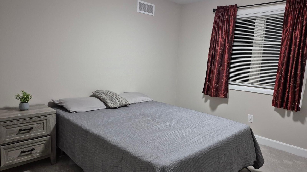 Photo of Bedroom in Russell