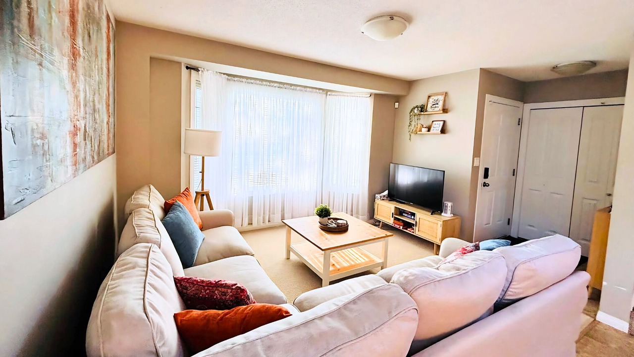 Photo of Livingroom in North Central Edmonton