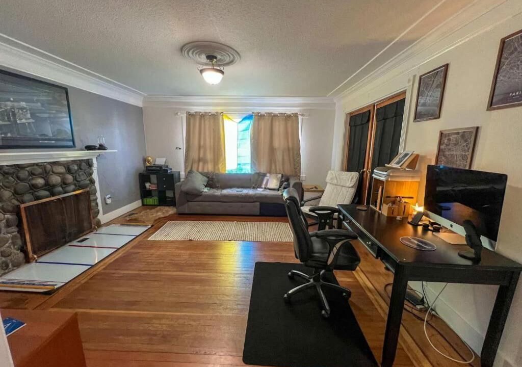 Photo of Livingroom in Saanich East