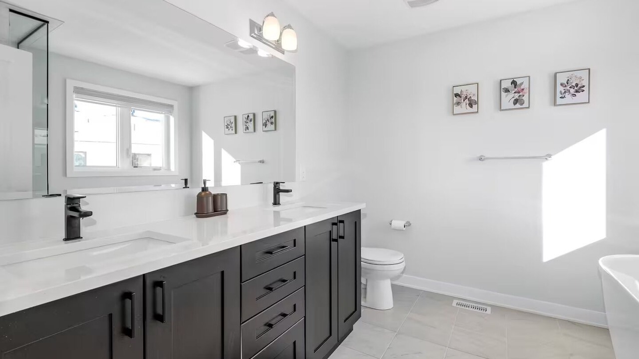 Photo of Bathroom in Cardinal Creek