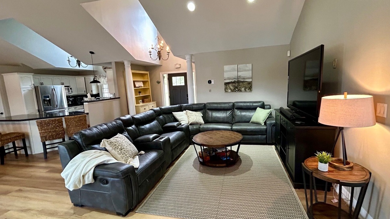 Photo of Livingroom in Cayuga