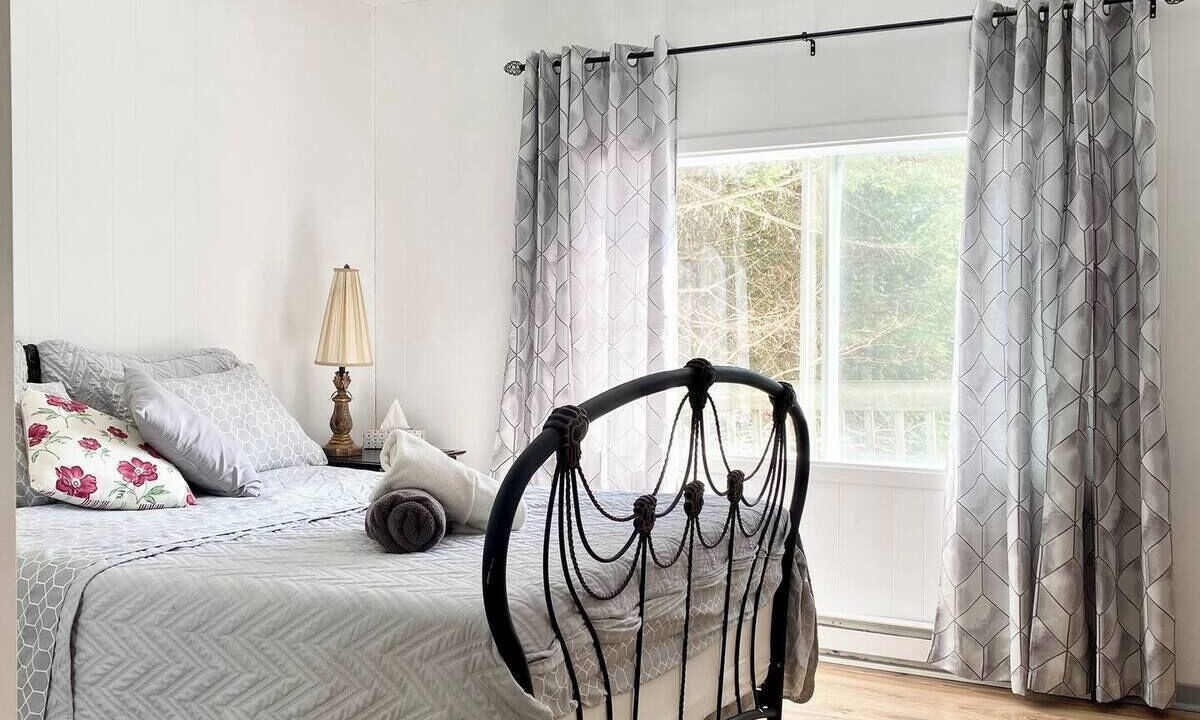 Photo of Bedroom in St-Adolphe-d'Howard