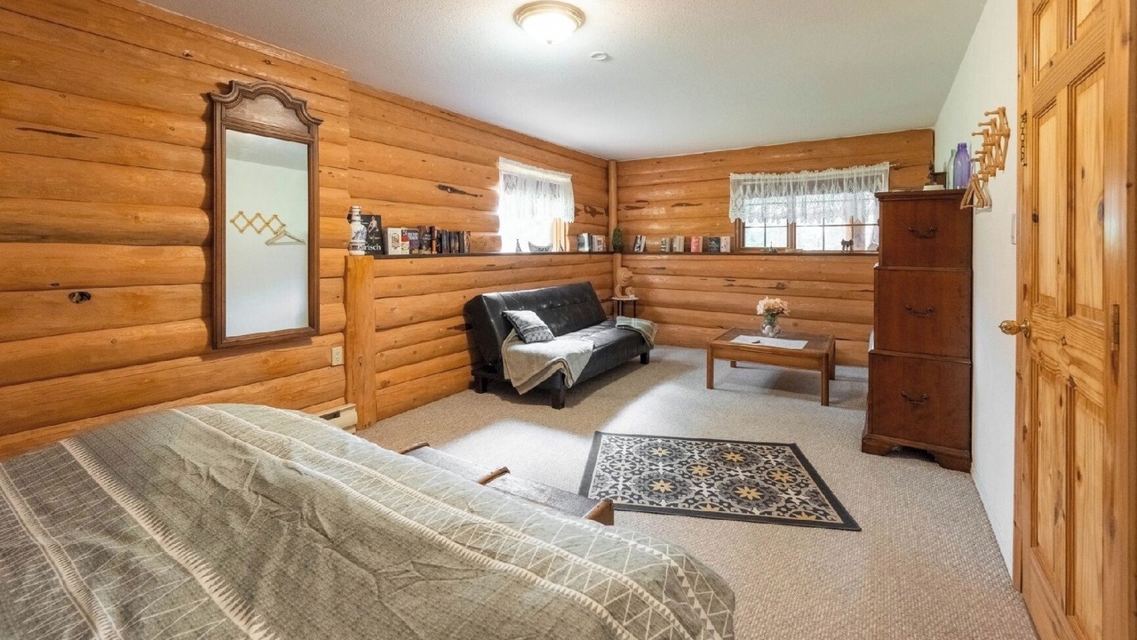 Photo of Bedroom in Deka Lake