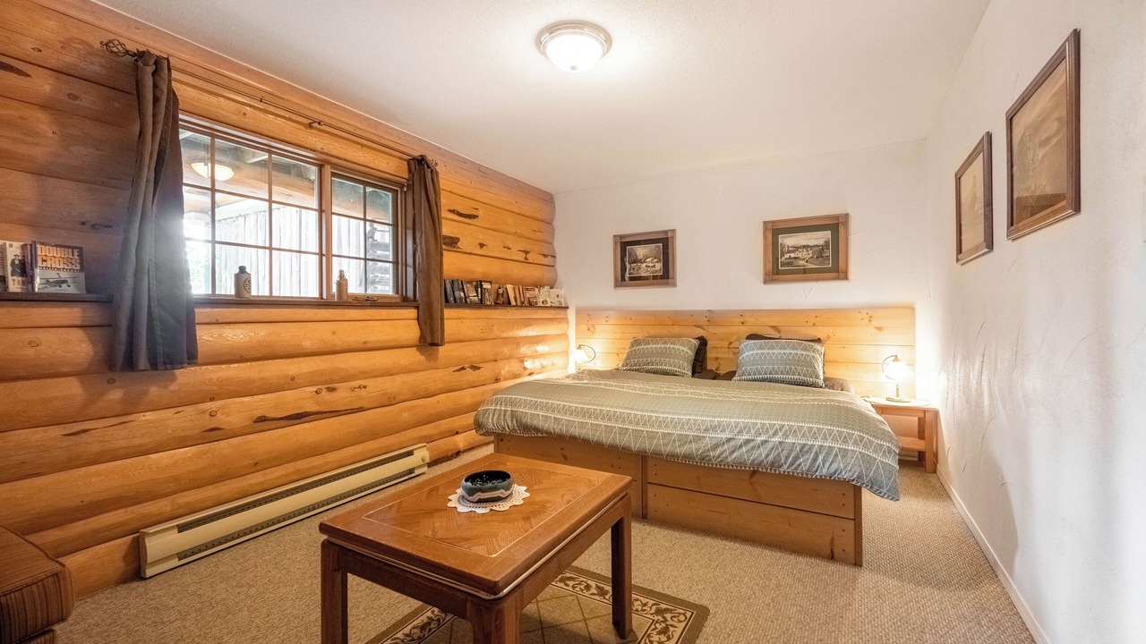 Photo of Bedroom in Deka Lake