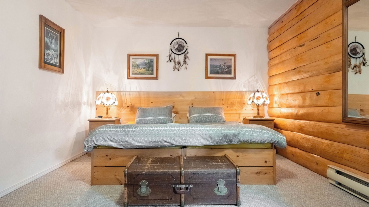 Photo of Bedroom in Deka Lake