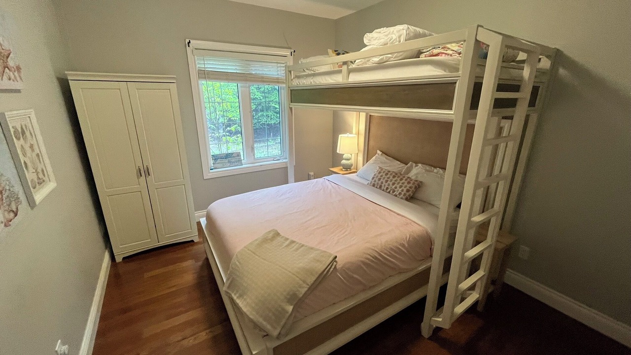 Photo of Bedroom in Sauble Beach