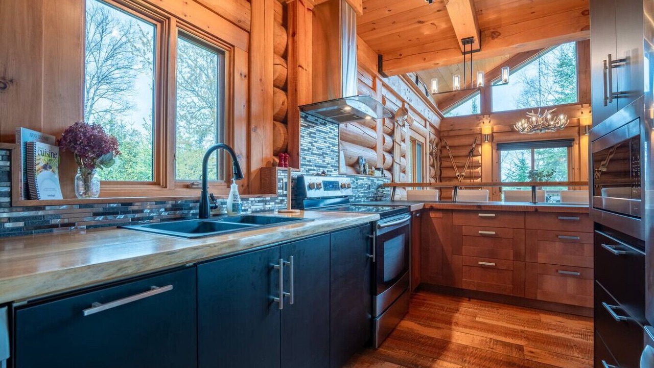 Photo of Kitchen in Val-des-Lacs