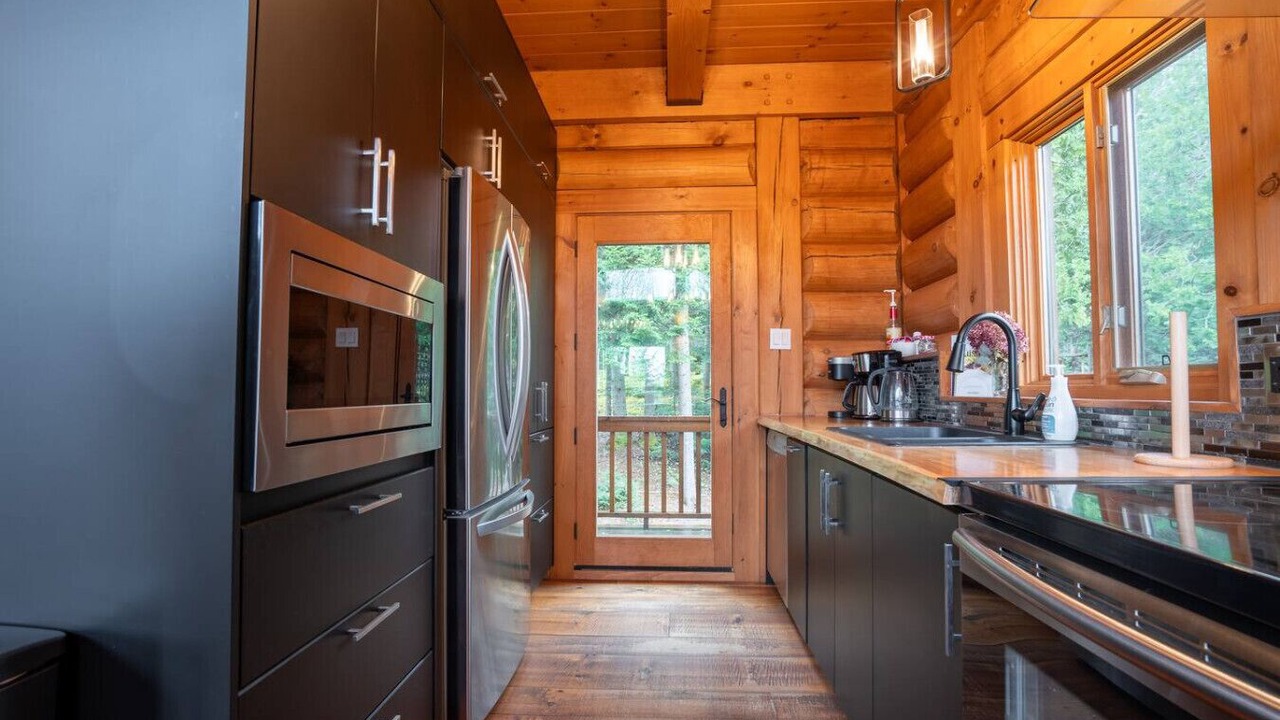Photo of Kitchen in Val-des-Lacs