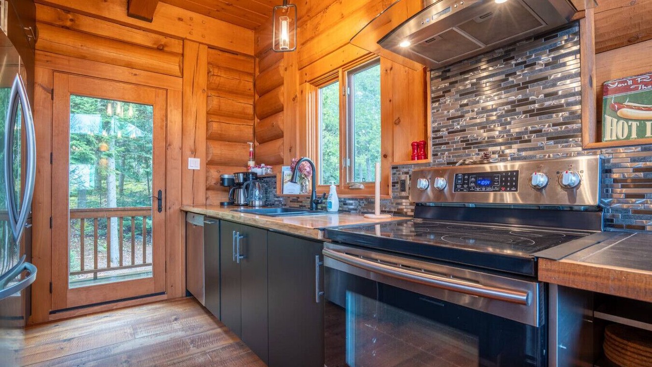 Photo of Kitchen in Val-des-Lacs