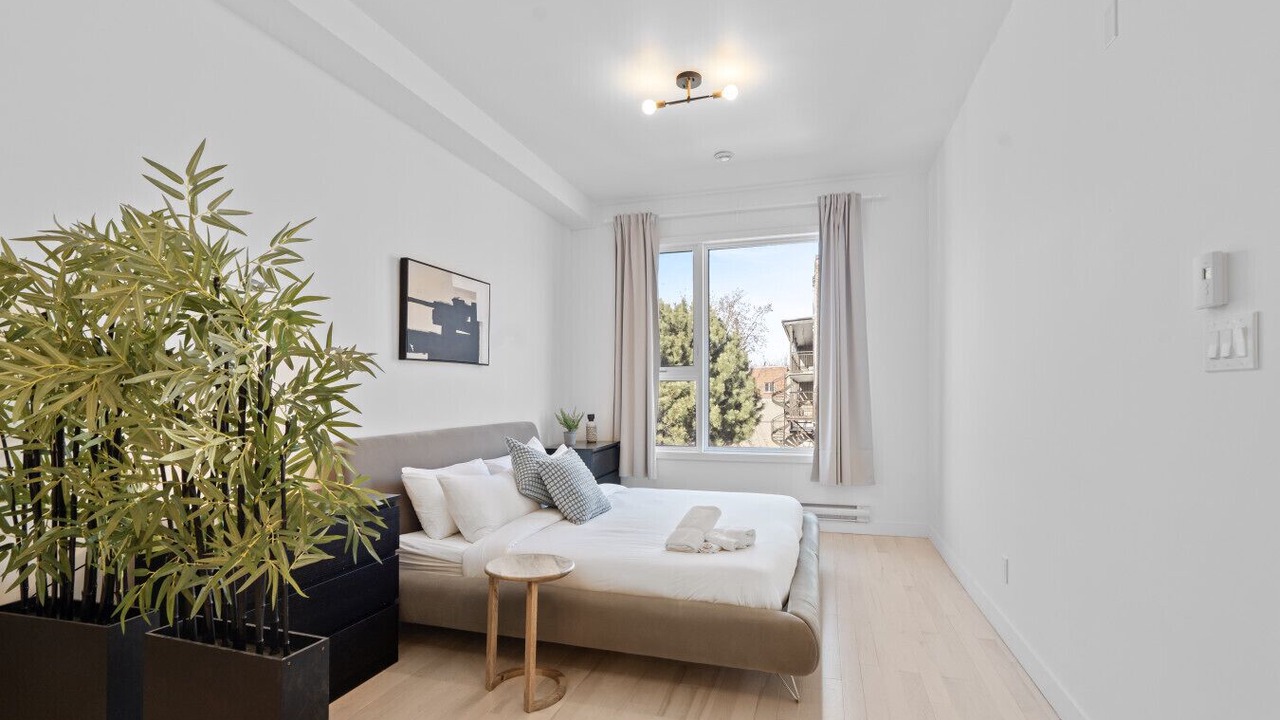 Photo of Bedroom in La Petite-Patrie