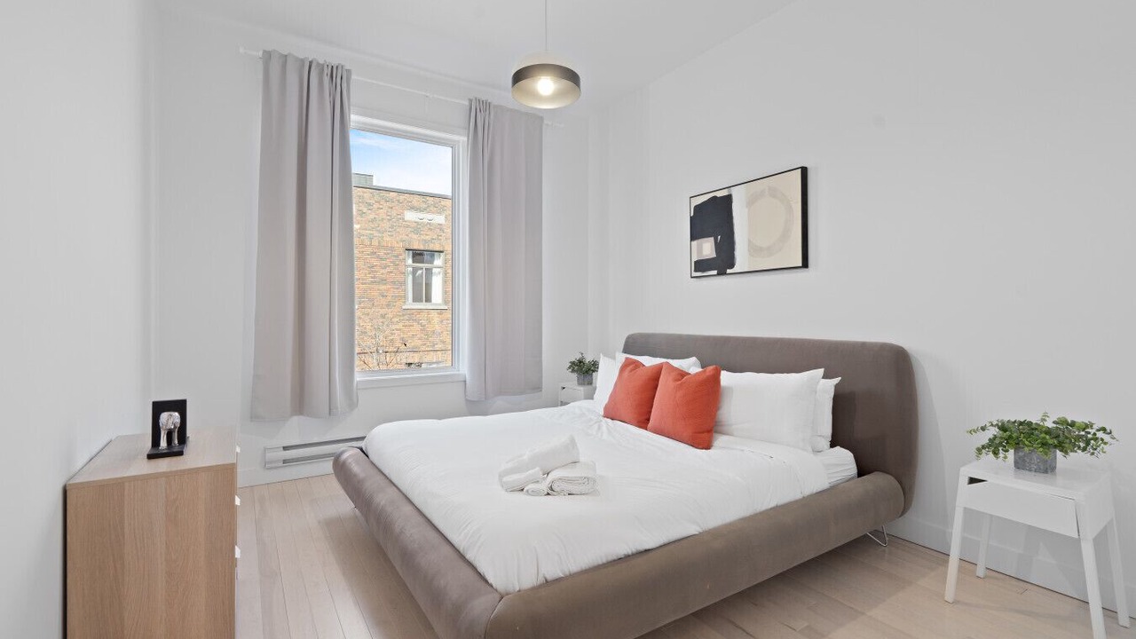 Photo of Bedroom in La Petite-Patrie