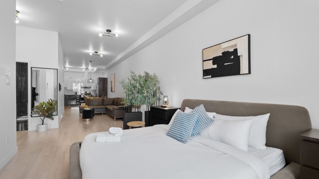 Photo of Bedroom in La Petite-Patrie