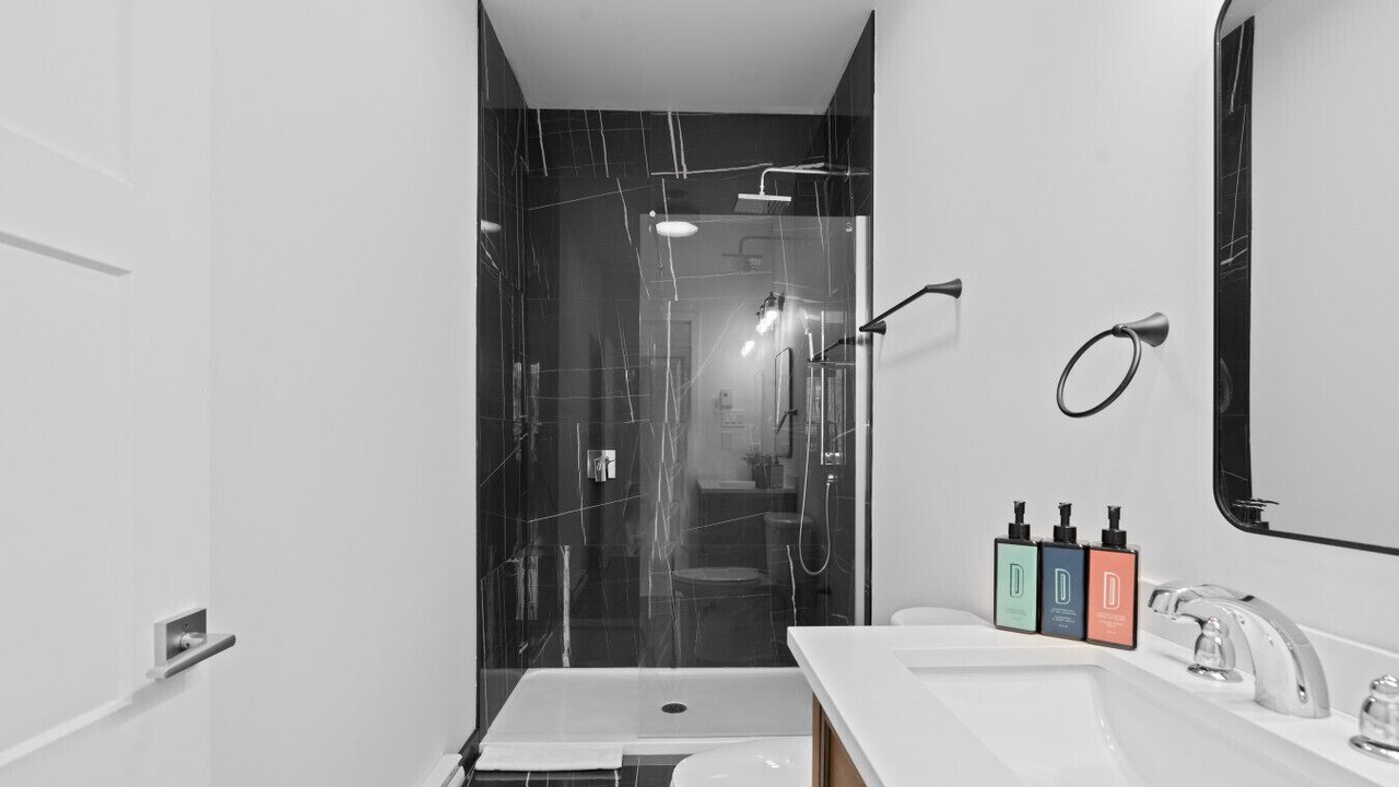 Photo of Bathroom in La Petite-Patrie