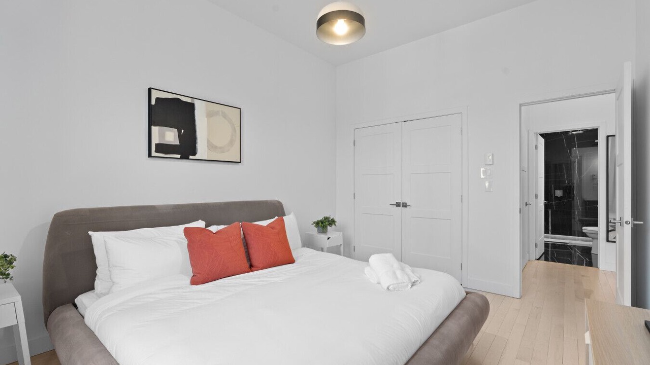 Photo of Bedroom in La Petite-Patrie