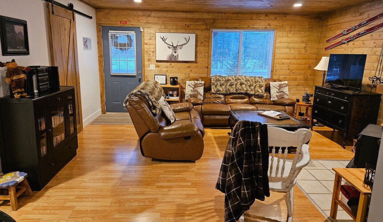 Photo of Livingroom in Okanagan-Similkameen