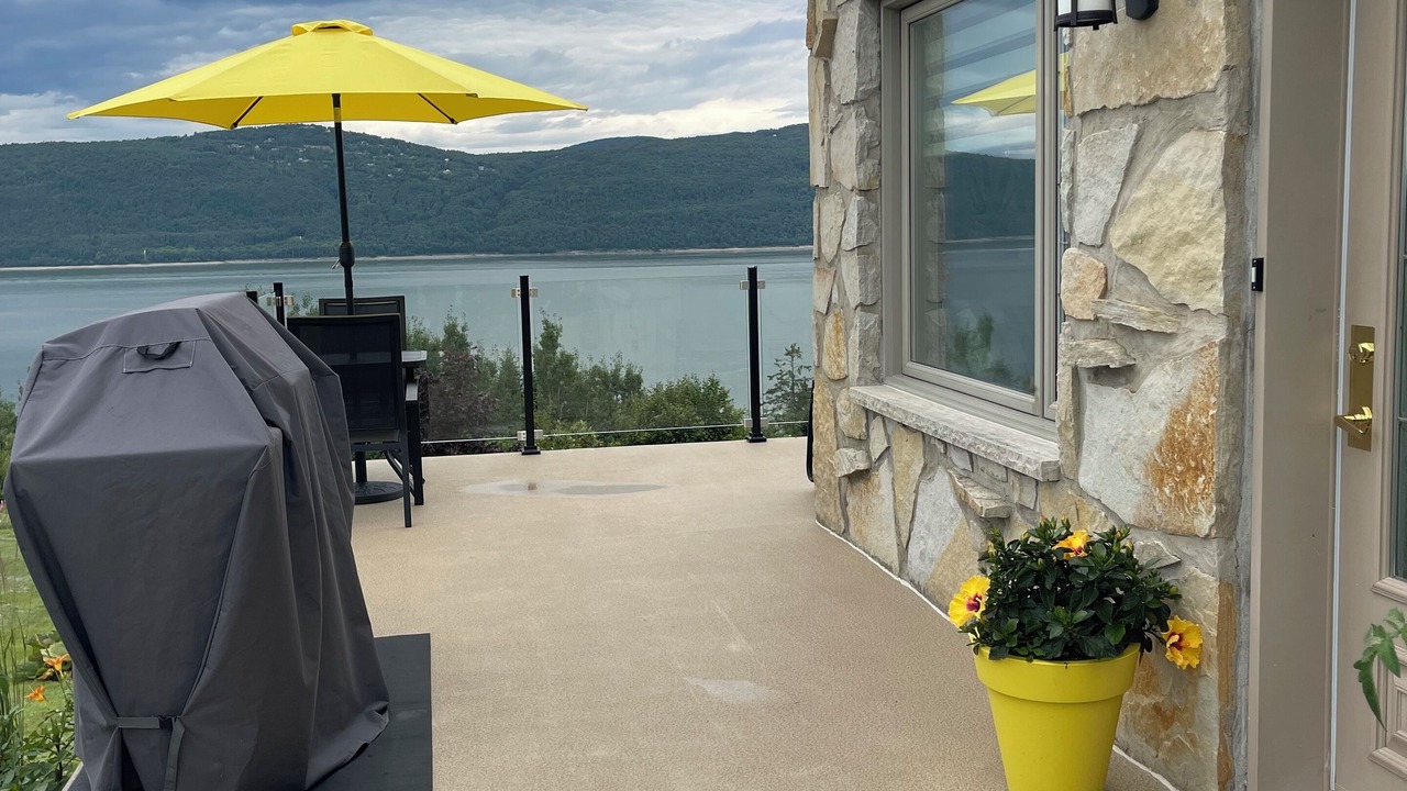 Photo of Patio Balcony in Isle aux Coudres