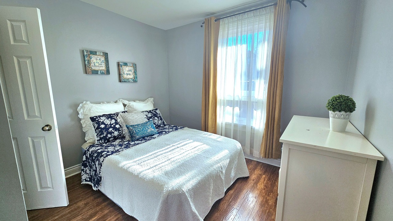 Photo of Bedroom in Oakwood Village
