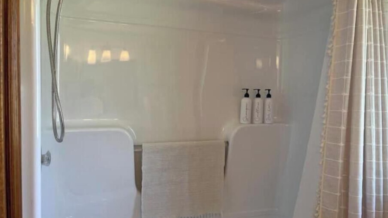 Photo of Bathroom in Lighthouse Cove