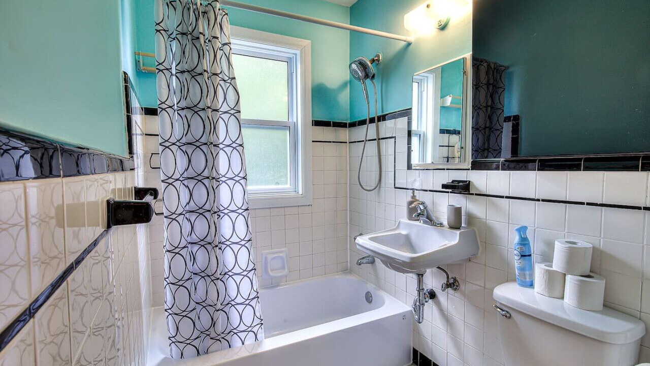 Photo of Bathroom in Longue-Pointe
