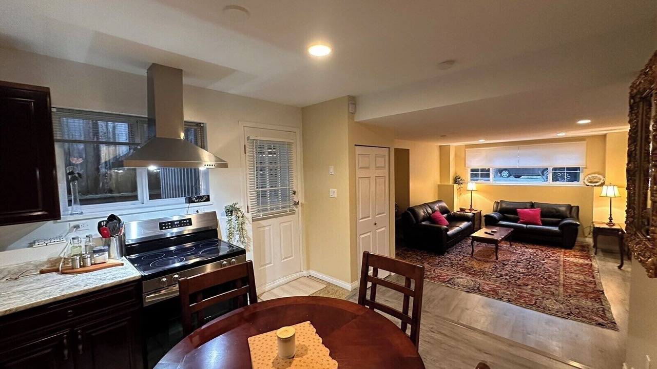 Photo of Kitchen in District of North Vancouver