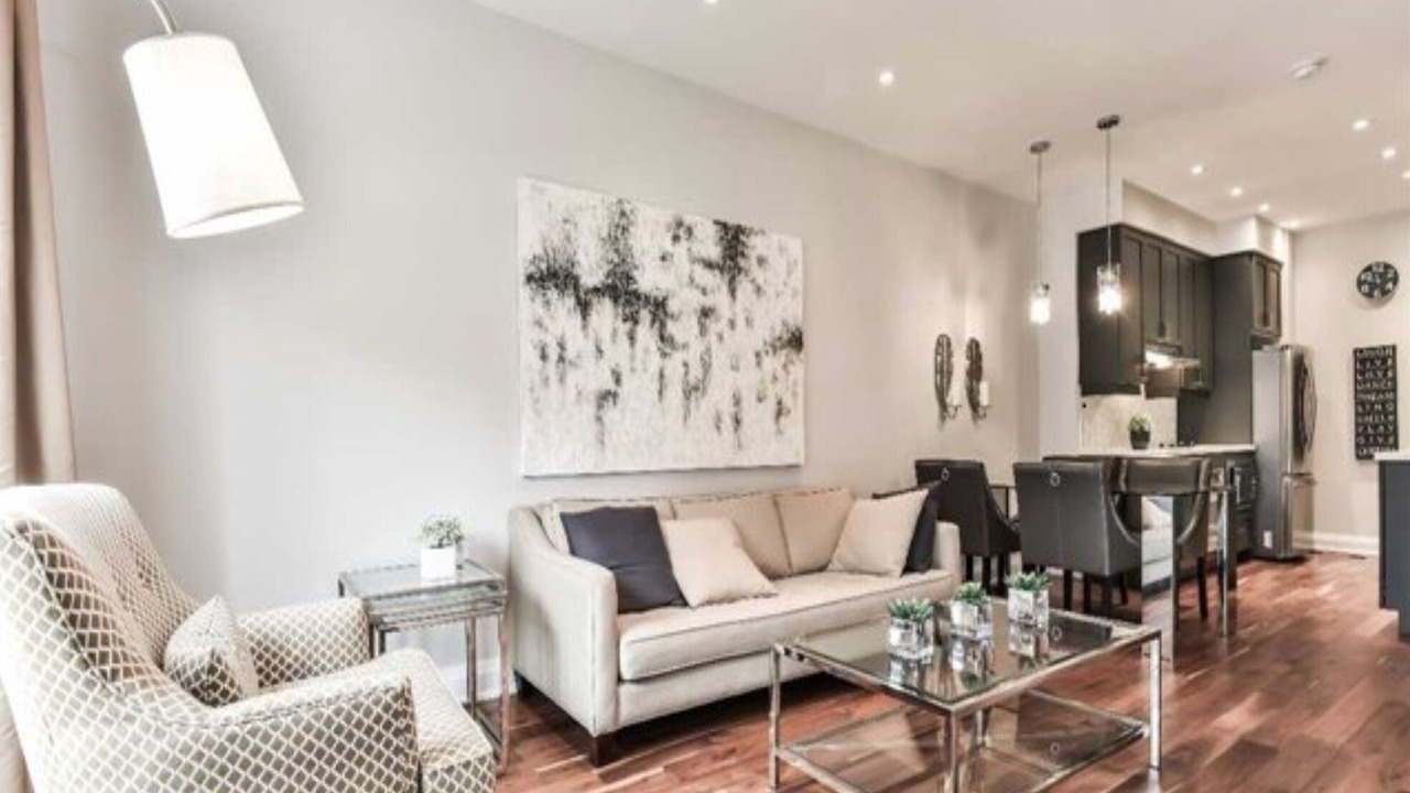 Photo of Livingroom in Lawrence Park