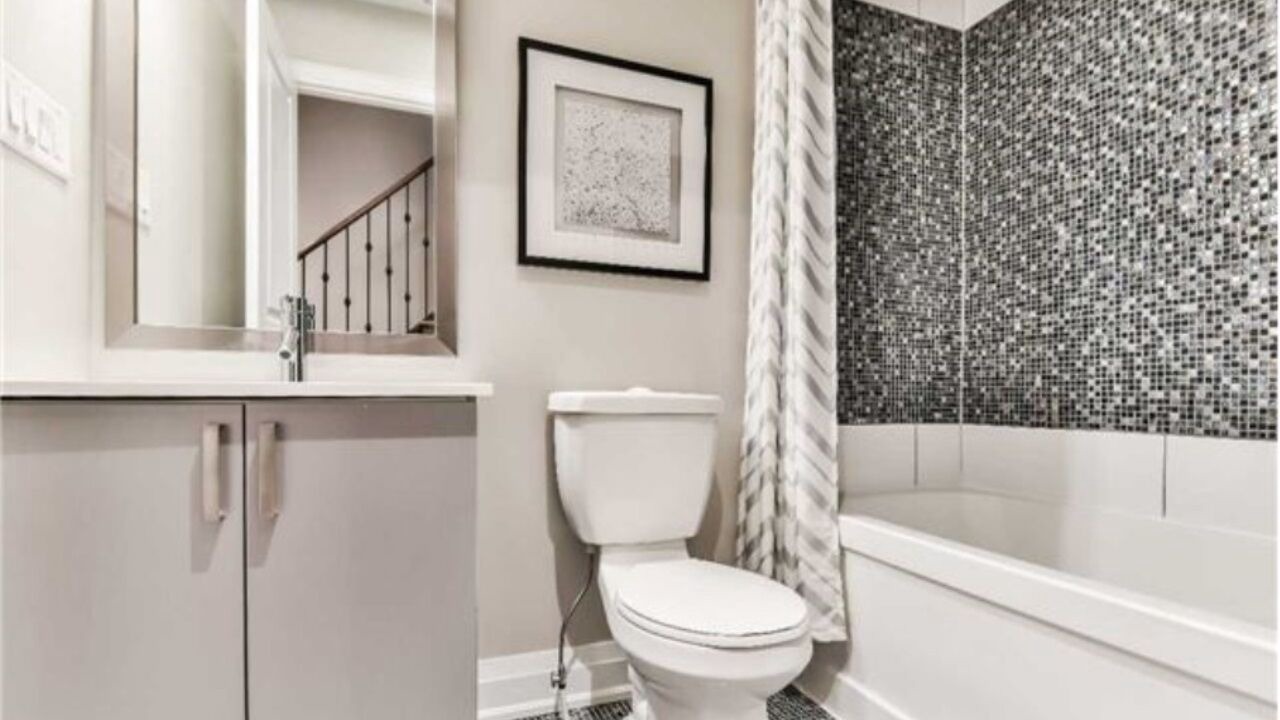 Photo of Bathroom in Lawrence Park