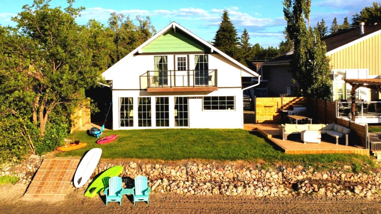 Photo of Patio Balcony in Alberta Beach