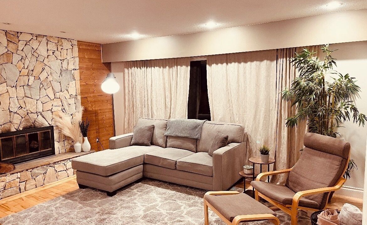 Photo of Livingroom in Saanich East