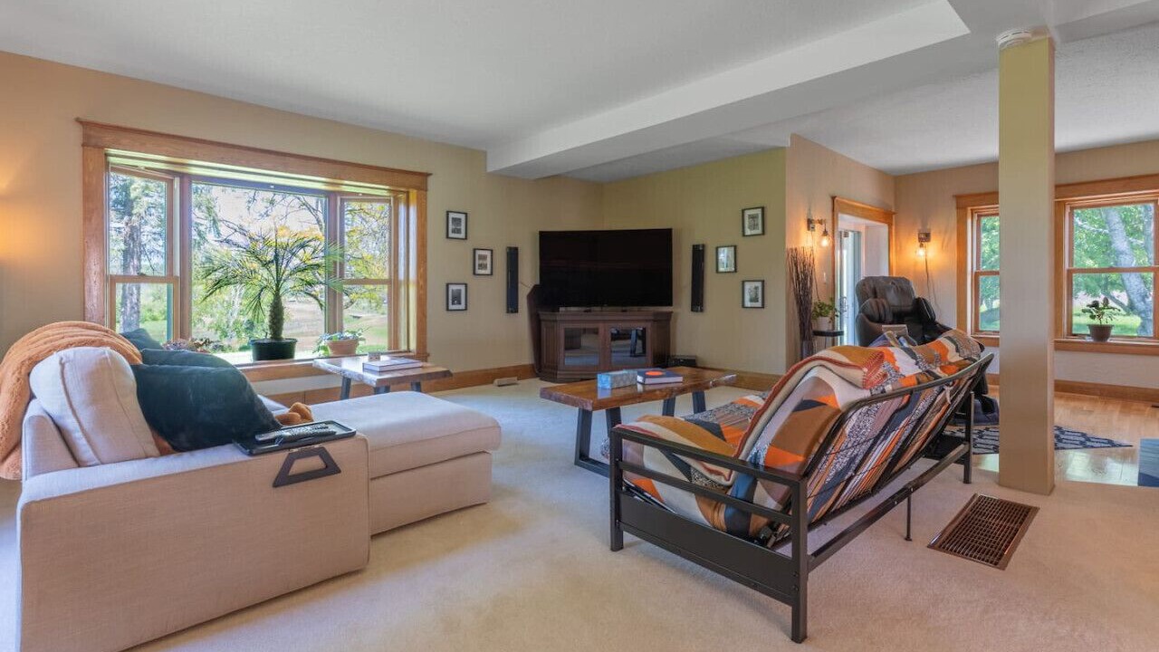 Photo of Livingroom in Belleville
