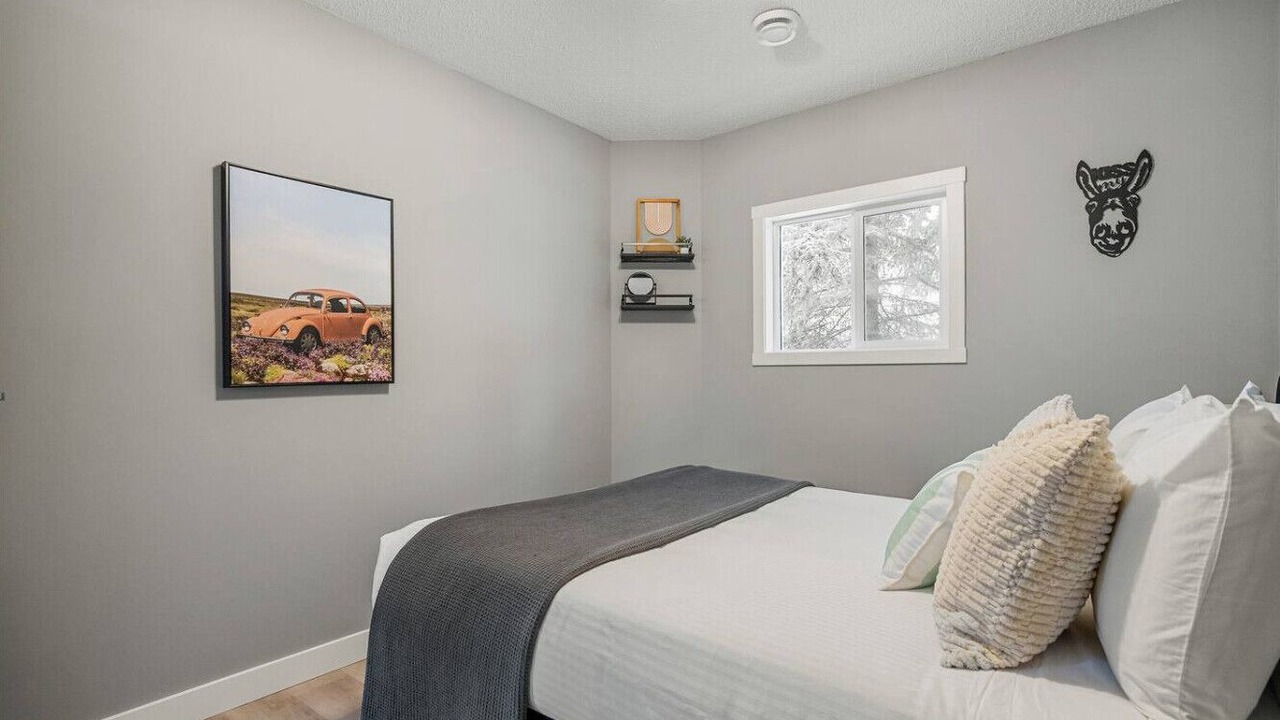 Photo of Bedroom in Parkland Beach