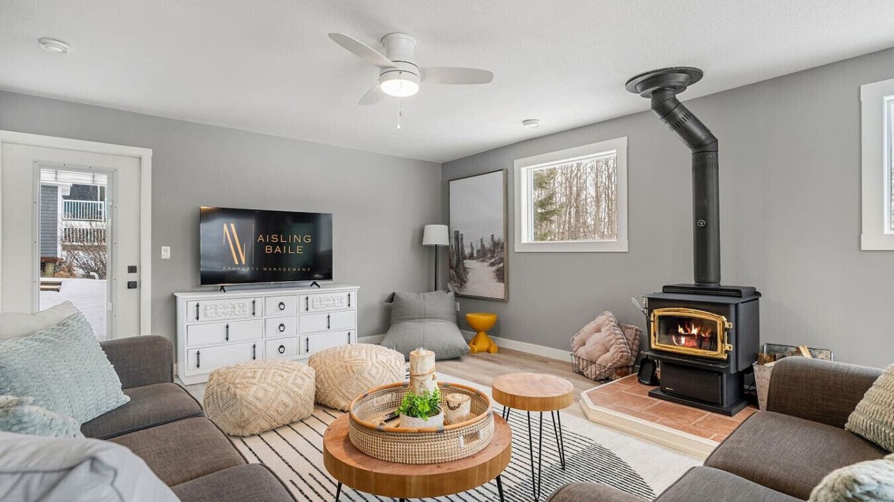 Photo of Livingroom in Parkland Beach