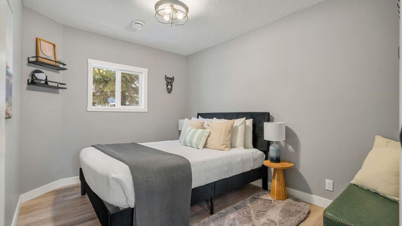 Photo of Bedroom in Parkland Beach