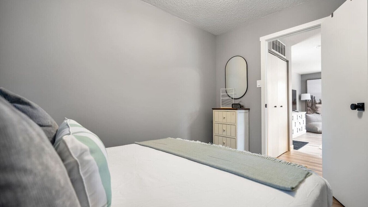 Photo of Bedroom in Parkland Beach