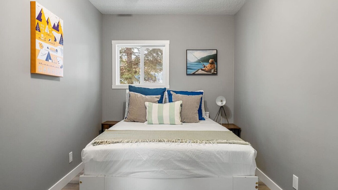 Photo of Bedroom in Parkland Beach