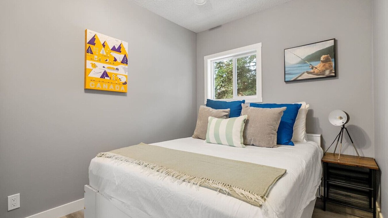 Photo of Bedroom in Parkland Beach