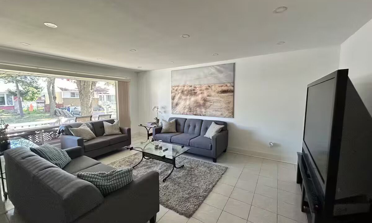 Photo of Livingroom in Laval