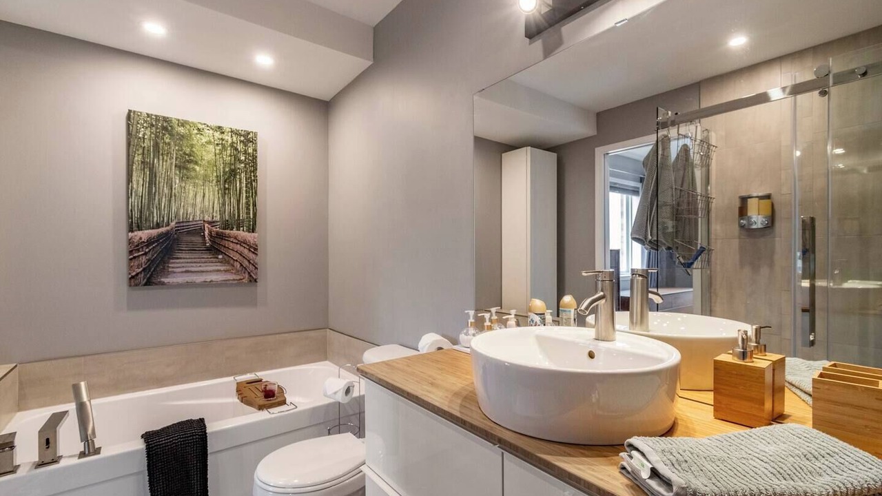 Photo of Bathroom in Bout-de-l'Ile