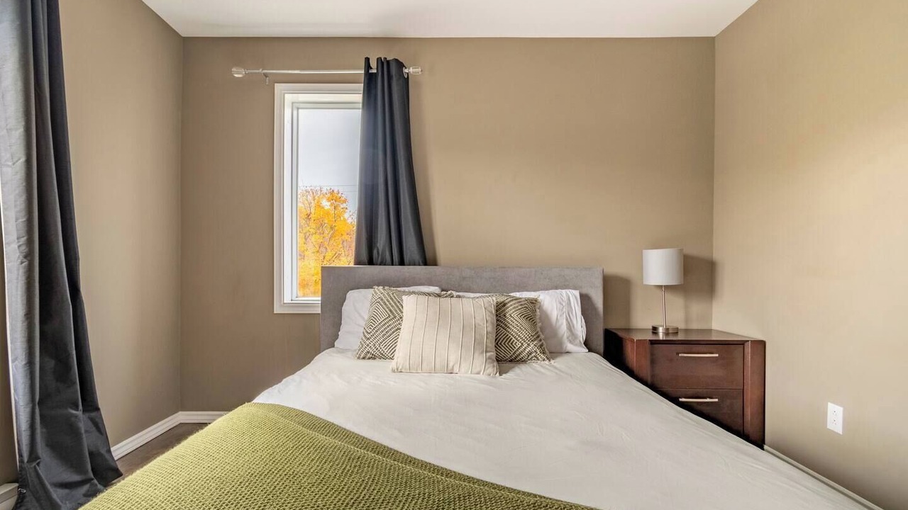 Photo of Bedroom in Bout-de-l'Ile