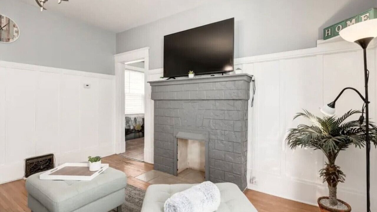 Photo of Livingroom in Bankview