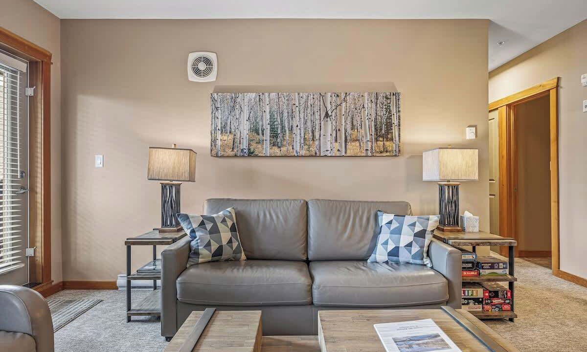 Photo of Livingroom in Cougar Creek