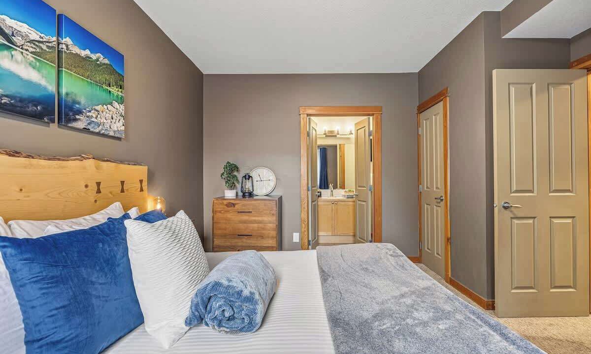 Photo of Bedroom in Cougar Creek
