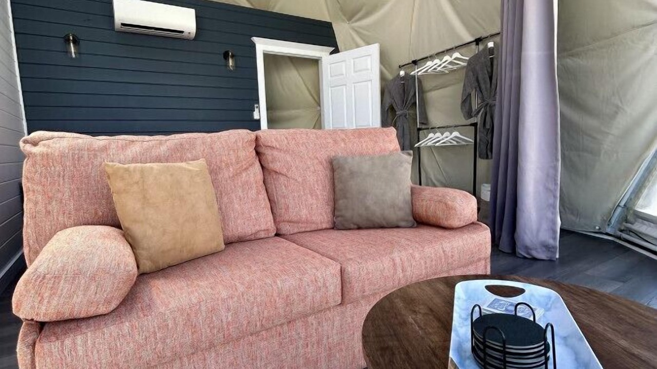 Photo of Livingroom in West Bay