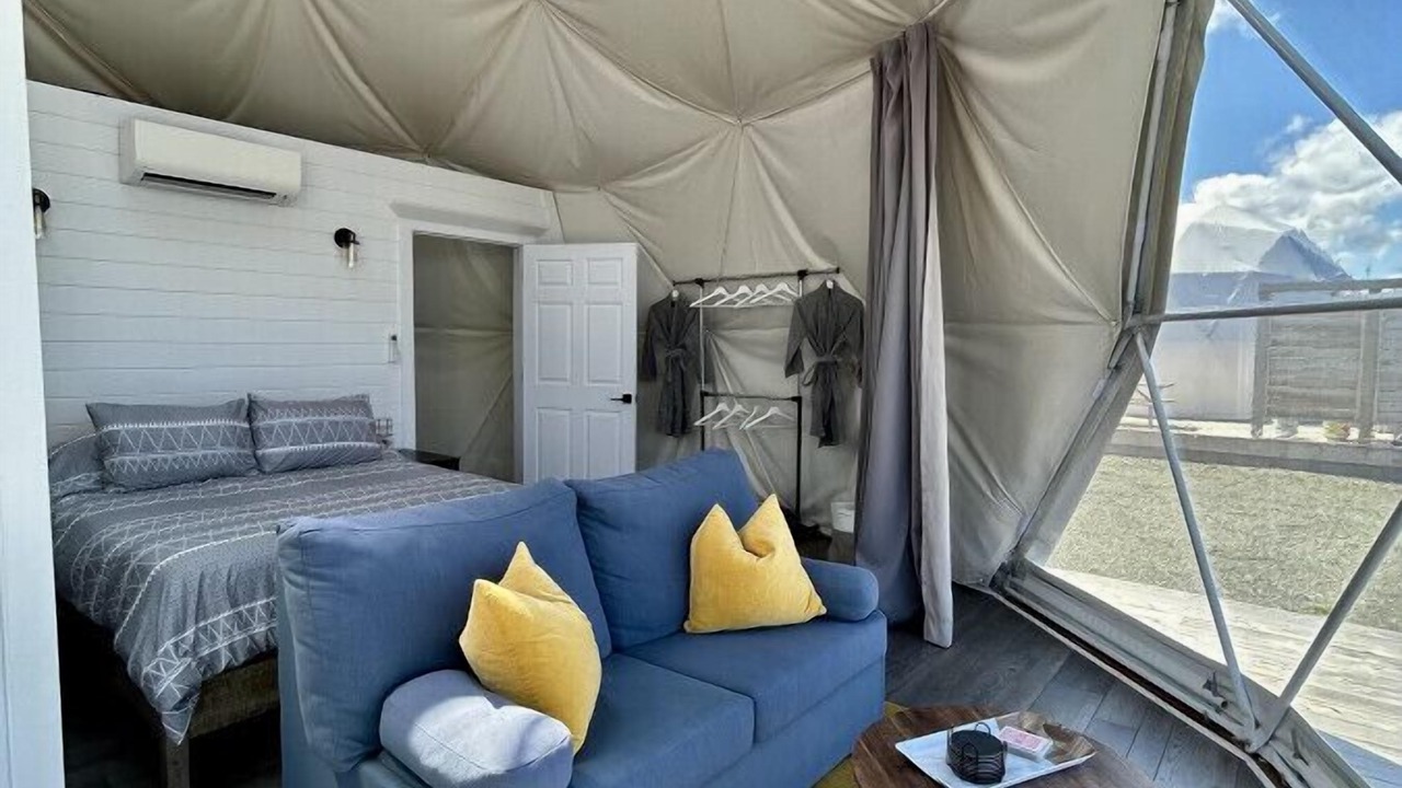 Photo of Livingroom in West Bay