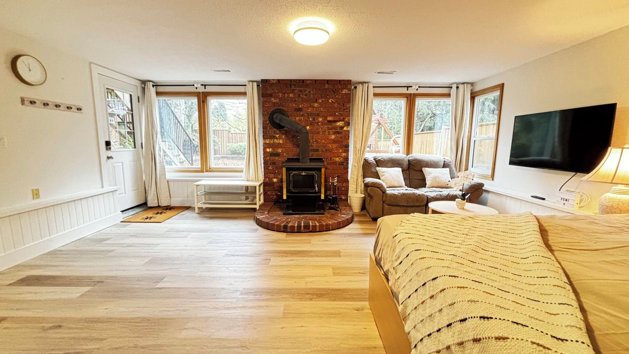Photo of Bedroom in Lower Sumas Mountain