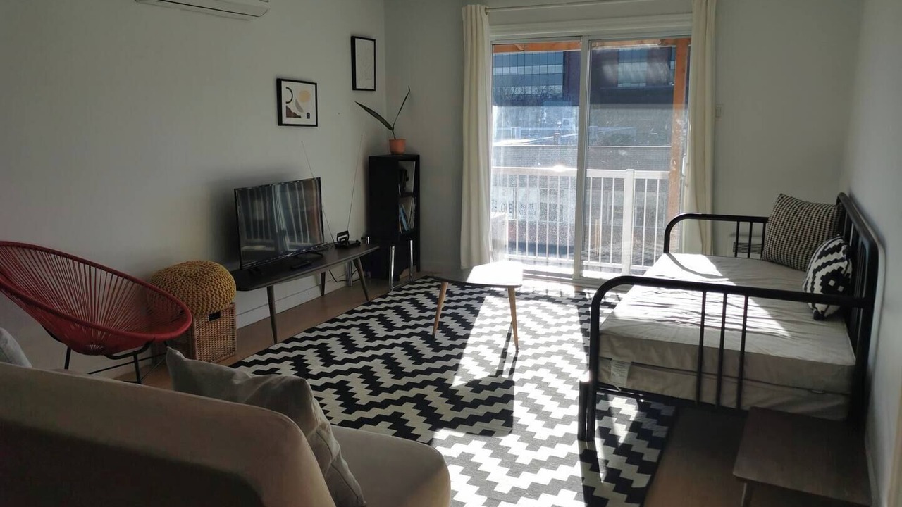 Photo of Livingroom in La Petite-Patrie