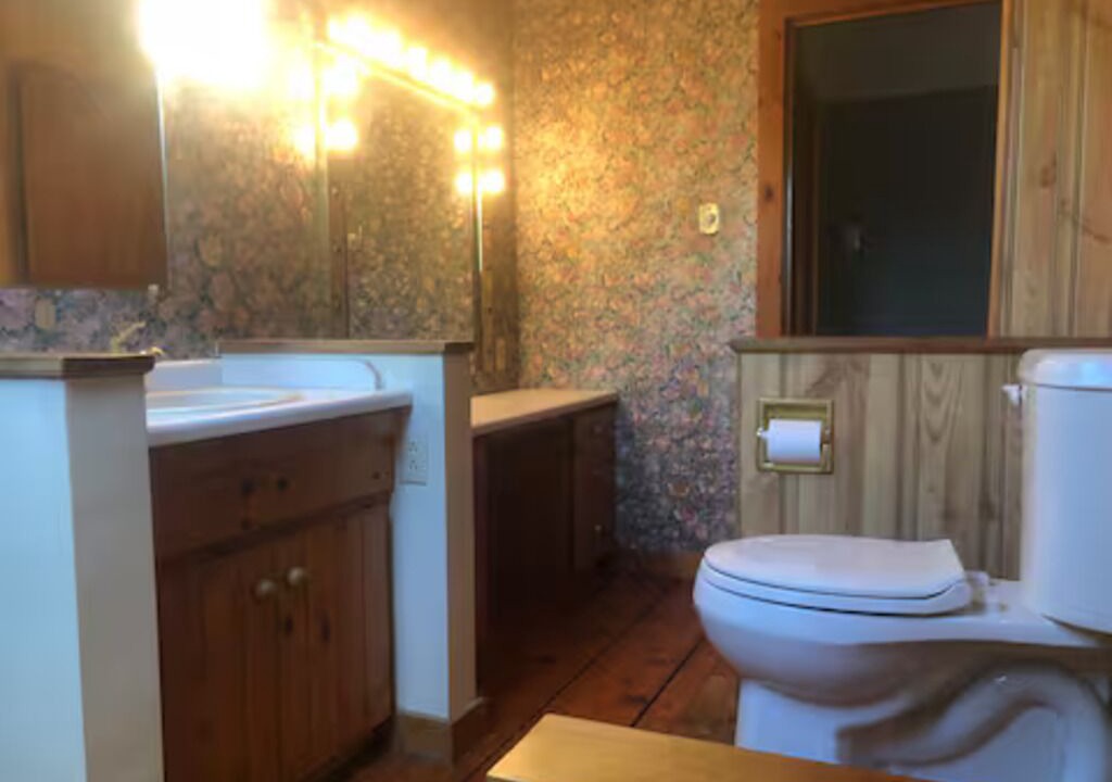 Photo of Bathroom in Colborne