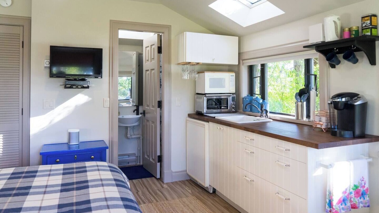 Photo of Bedroom in Gulf Islands